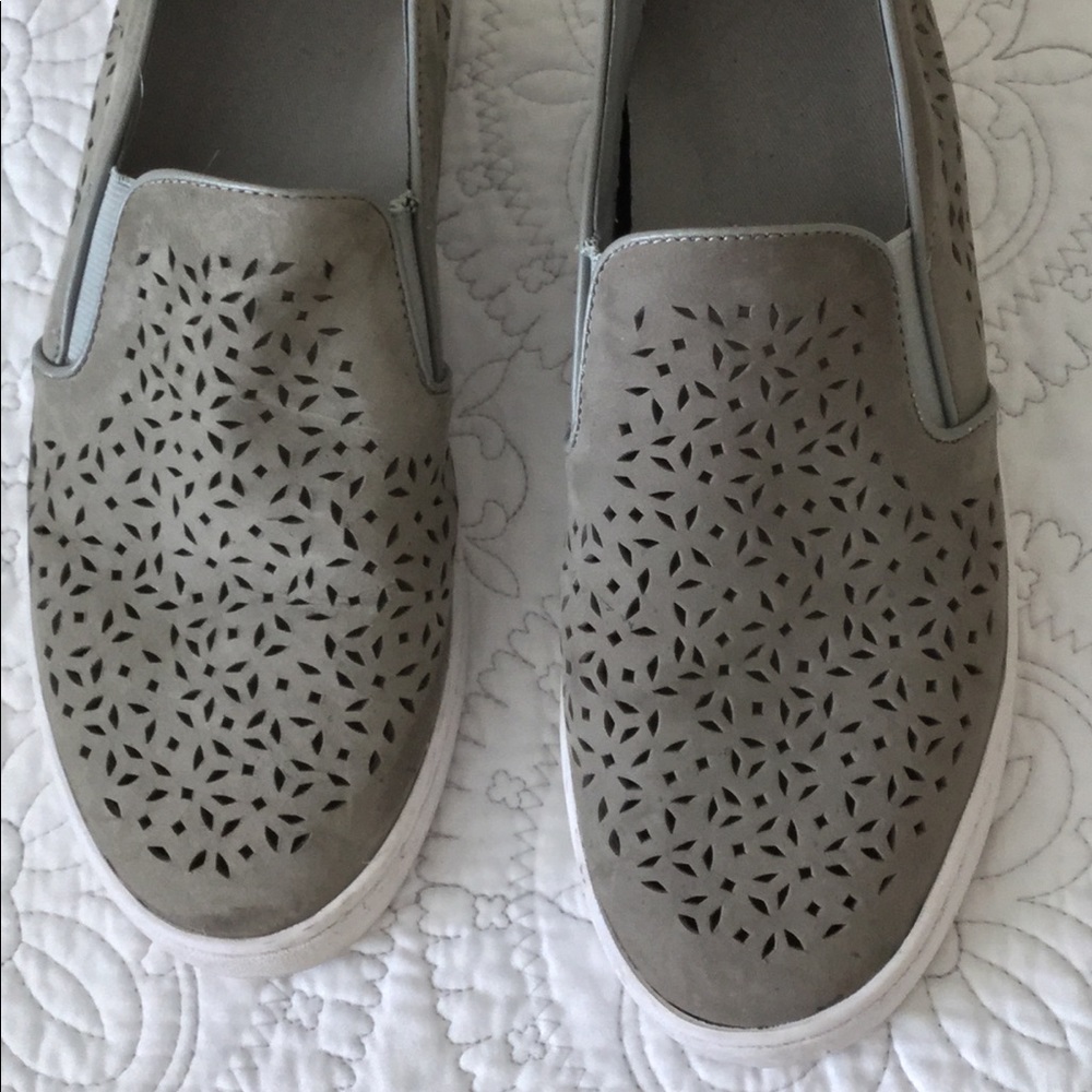 Vionic Size 7.5 Leather Slip On Sneaker